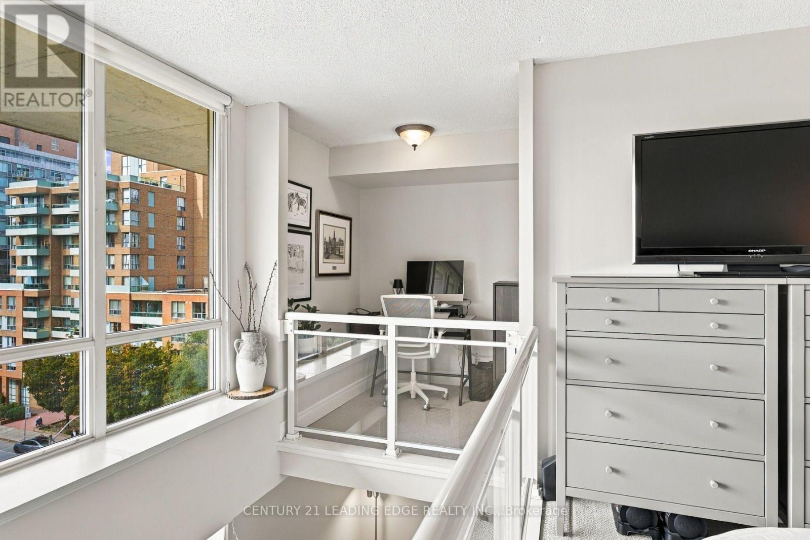 #612 119 MERTON STREET - 30
