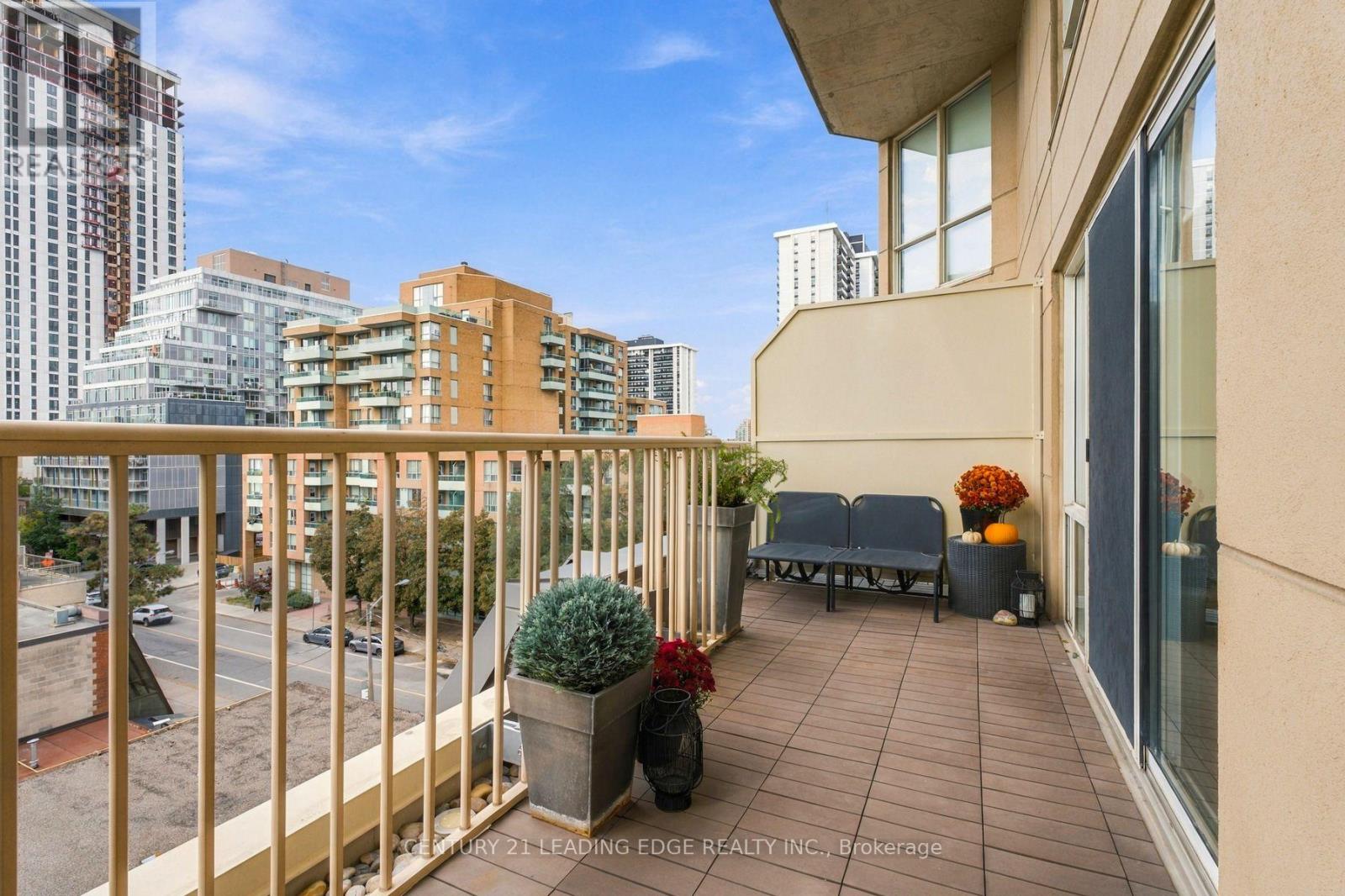 #612 119 MERTON STREET - 35