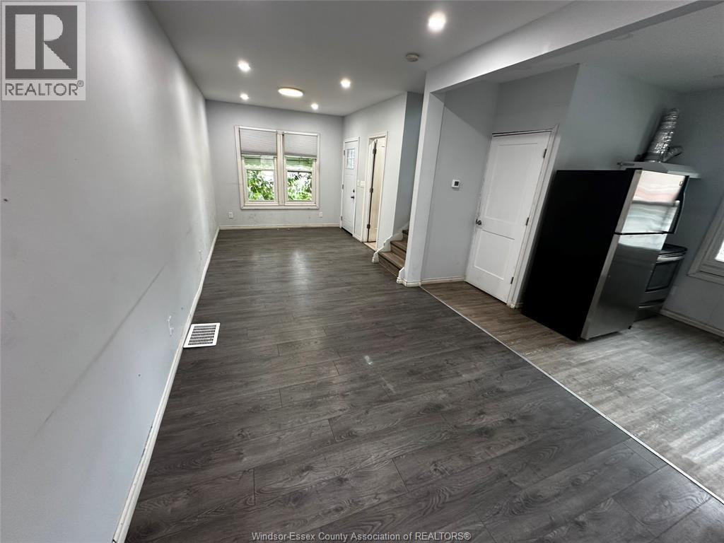 3112 PETER STREET, Windsor — photo 2