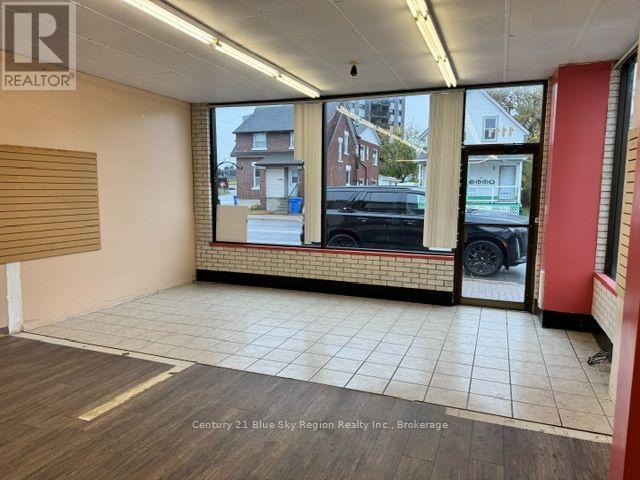 1111 Cassells Street — photo 8