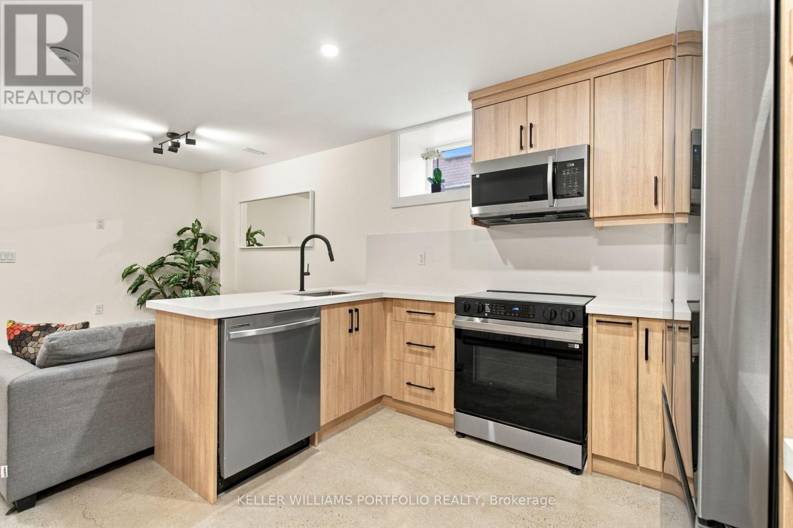 173 Beatrice Street — photo 19