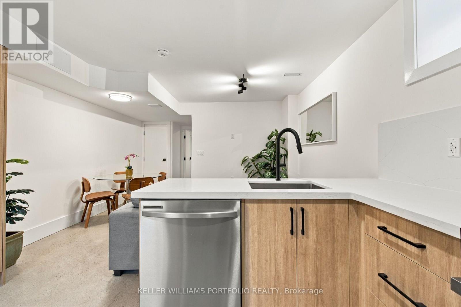 173 Beatrice Street — photo 22