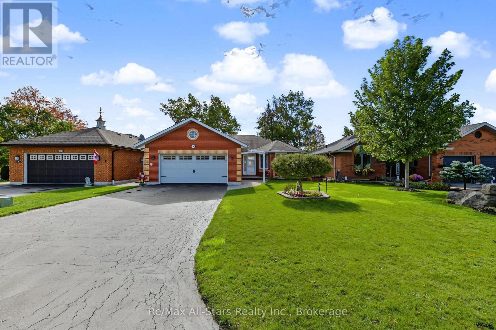 9 HILLVIEW DRIVE, Kawartha Lakes (Bobcaygeon)