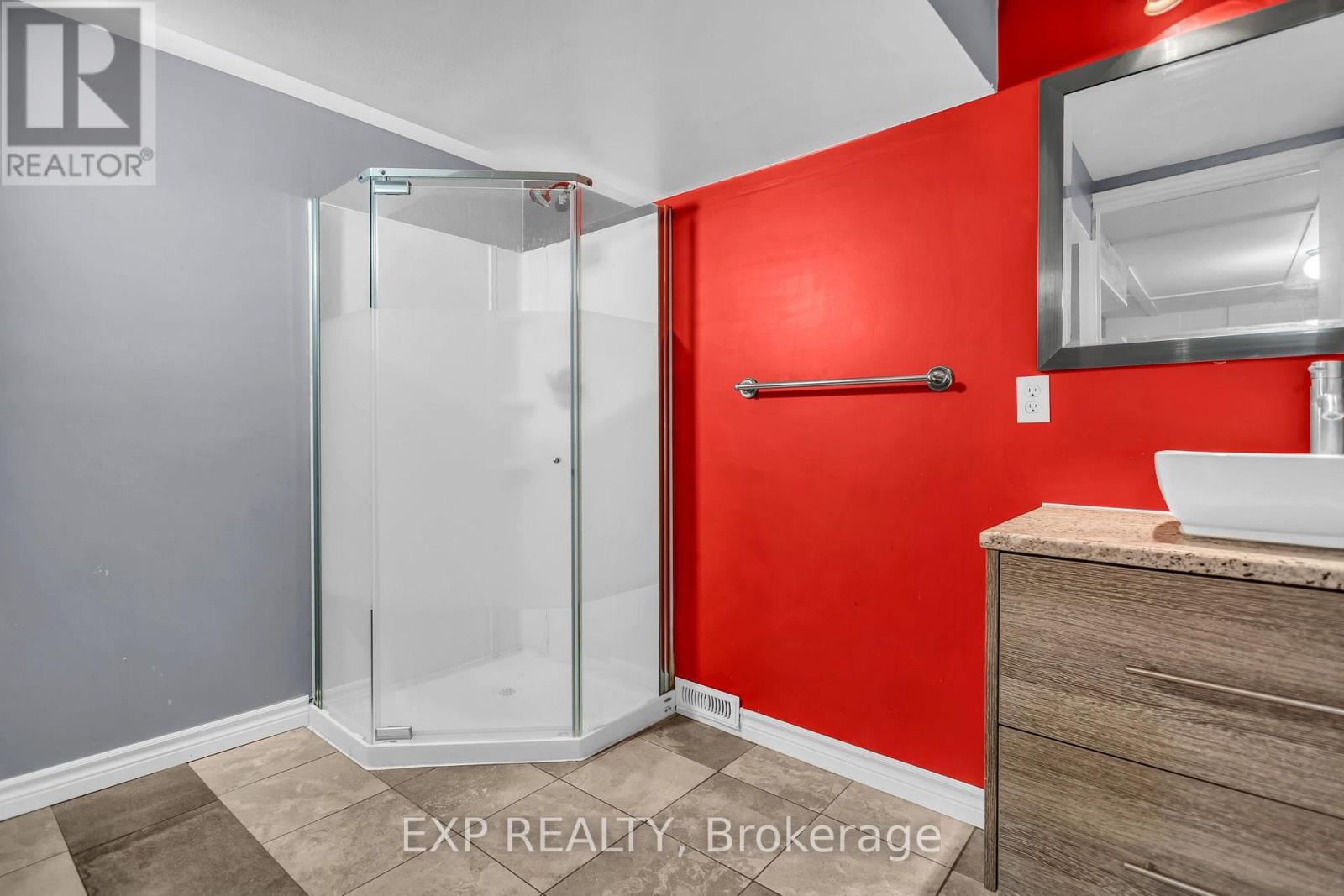 623 King Street West — photo 34