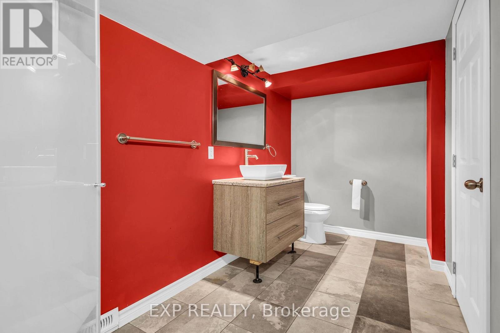 623 King Street West — photo 35
