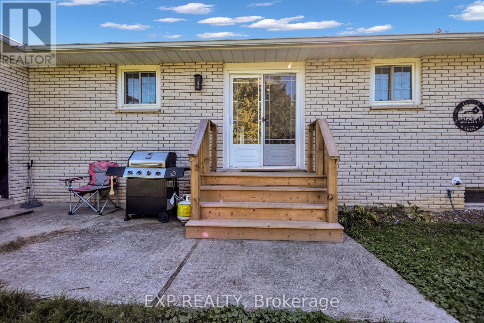 623 King Street West — photo 43