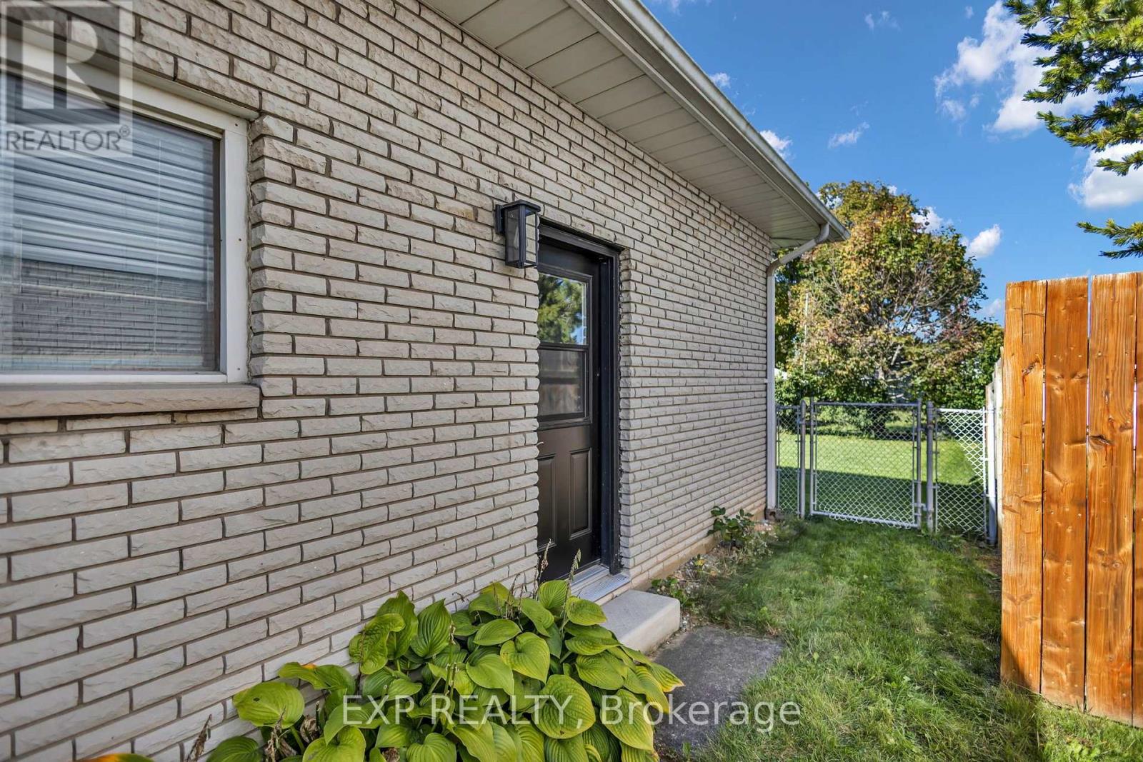 623 King Street West — photo 47