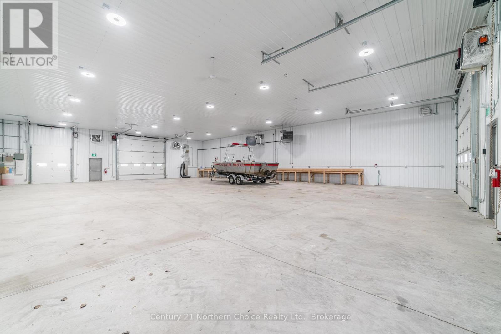 1095 Railway Street — photo 23