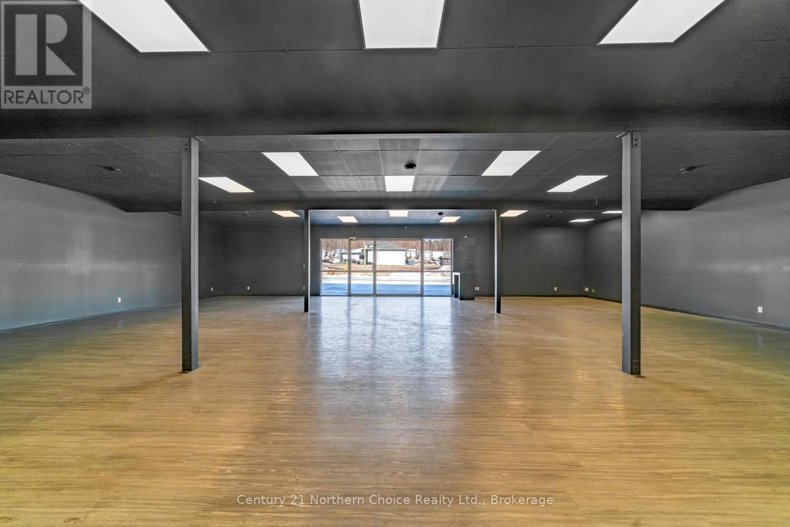 1095 Railway Street — photo 10