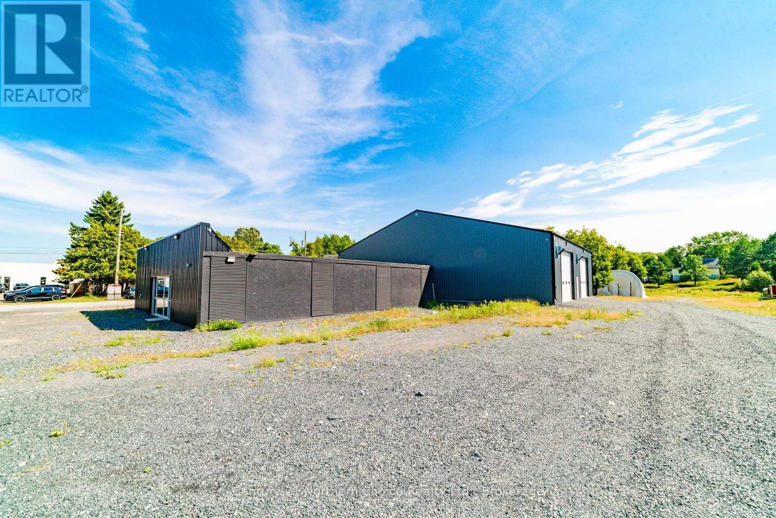 1095 Railway Street — photo 27