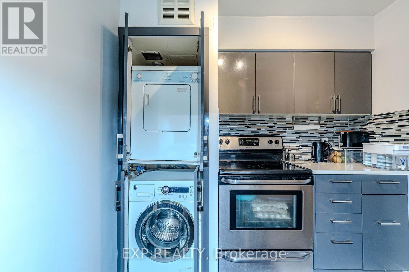 1055 Bay Street — photo 13
