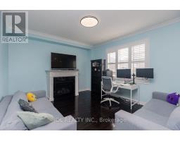 103 Herefordshire Crescent, Newmarket, ON L3X3K8 Photo 11