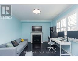 103 Herefordshire Crescent, Newmarket, ON L3X3K8 Photo 12
