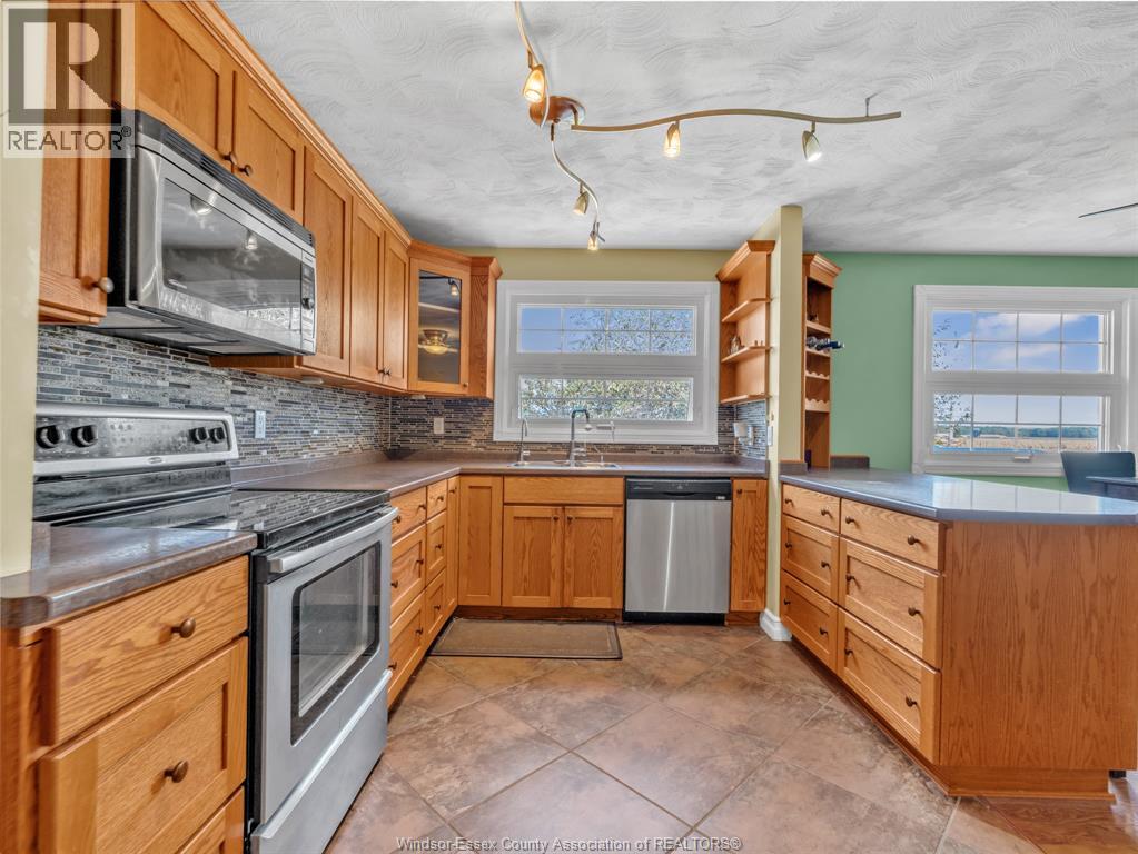 920 Essex Road 14, Leamington — photo 8