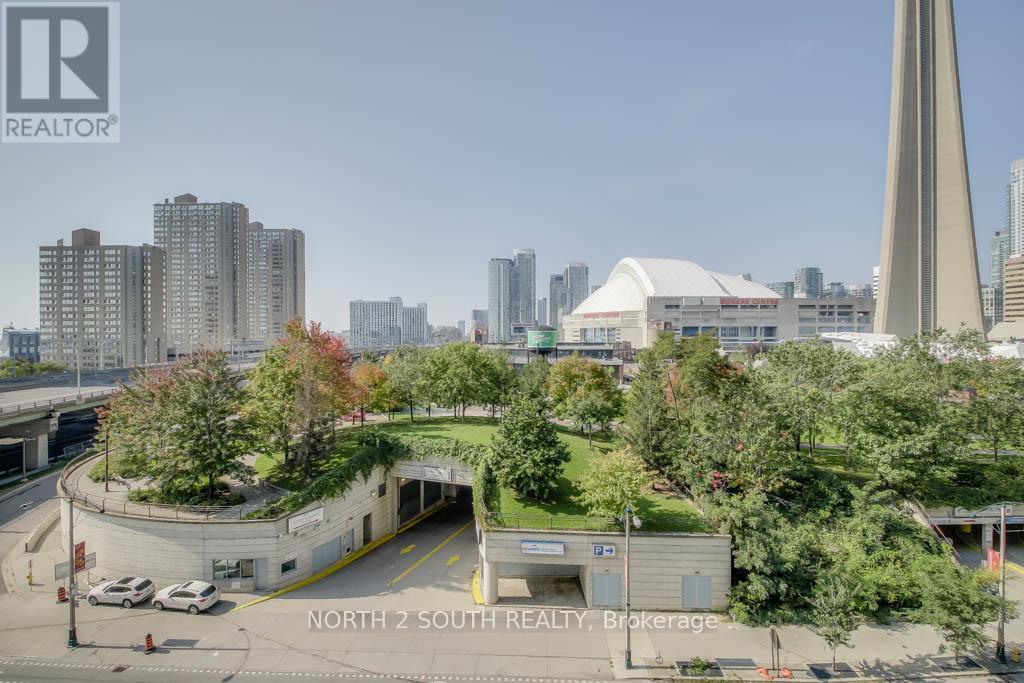 25 Lower Simcoe Street — photo 10