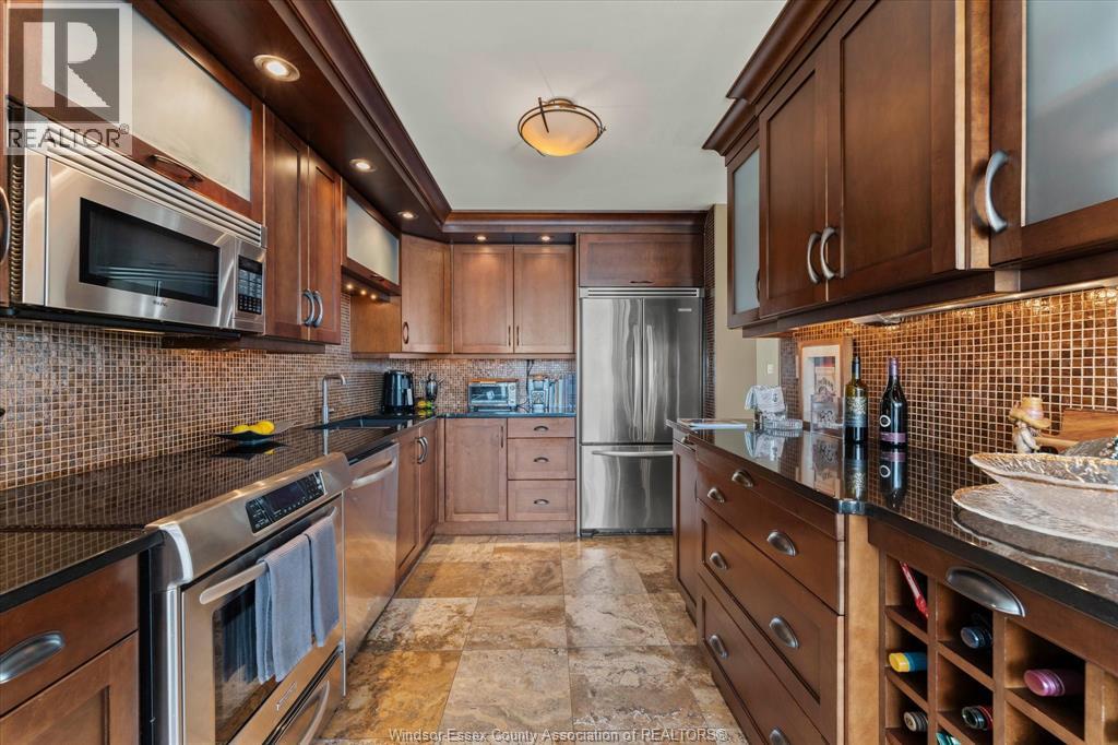 75 Riverside Drive East — photo 14