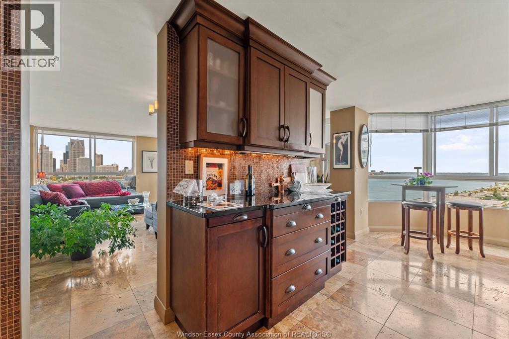 75 Riverside Drive East — photo 17