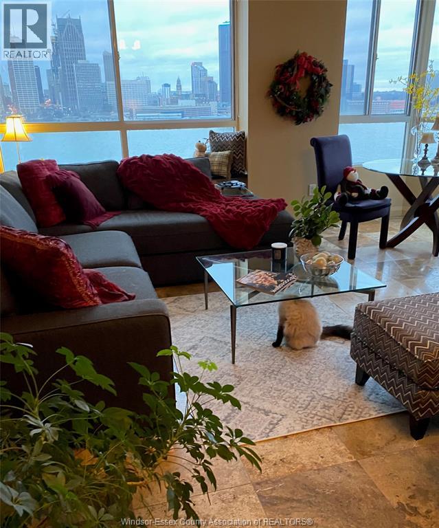 75 Riverside Drive East — photo 12