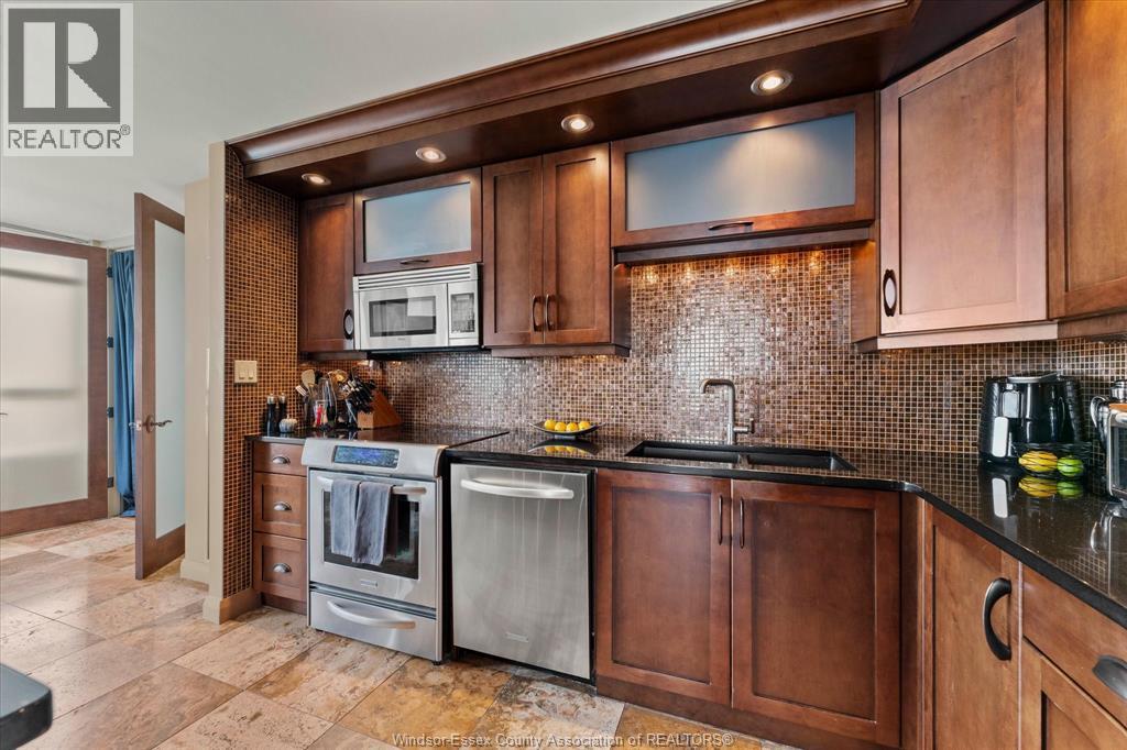 75 Riverside Drive East — photo 15