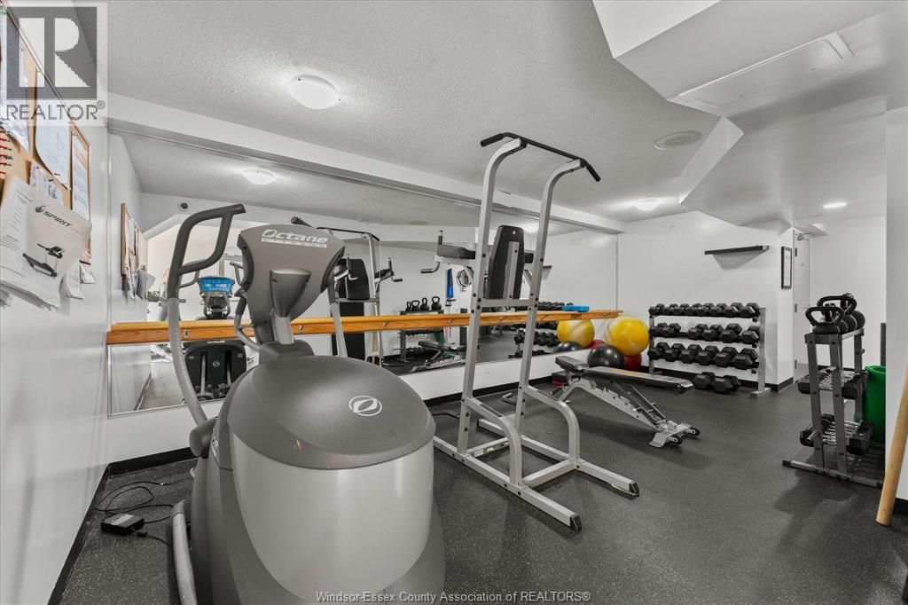 75 Riverside Drive East — photo 28