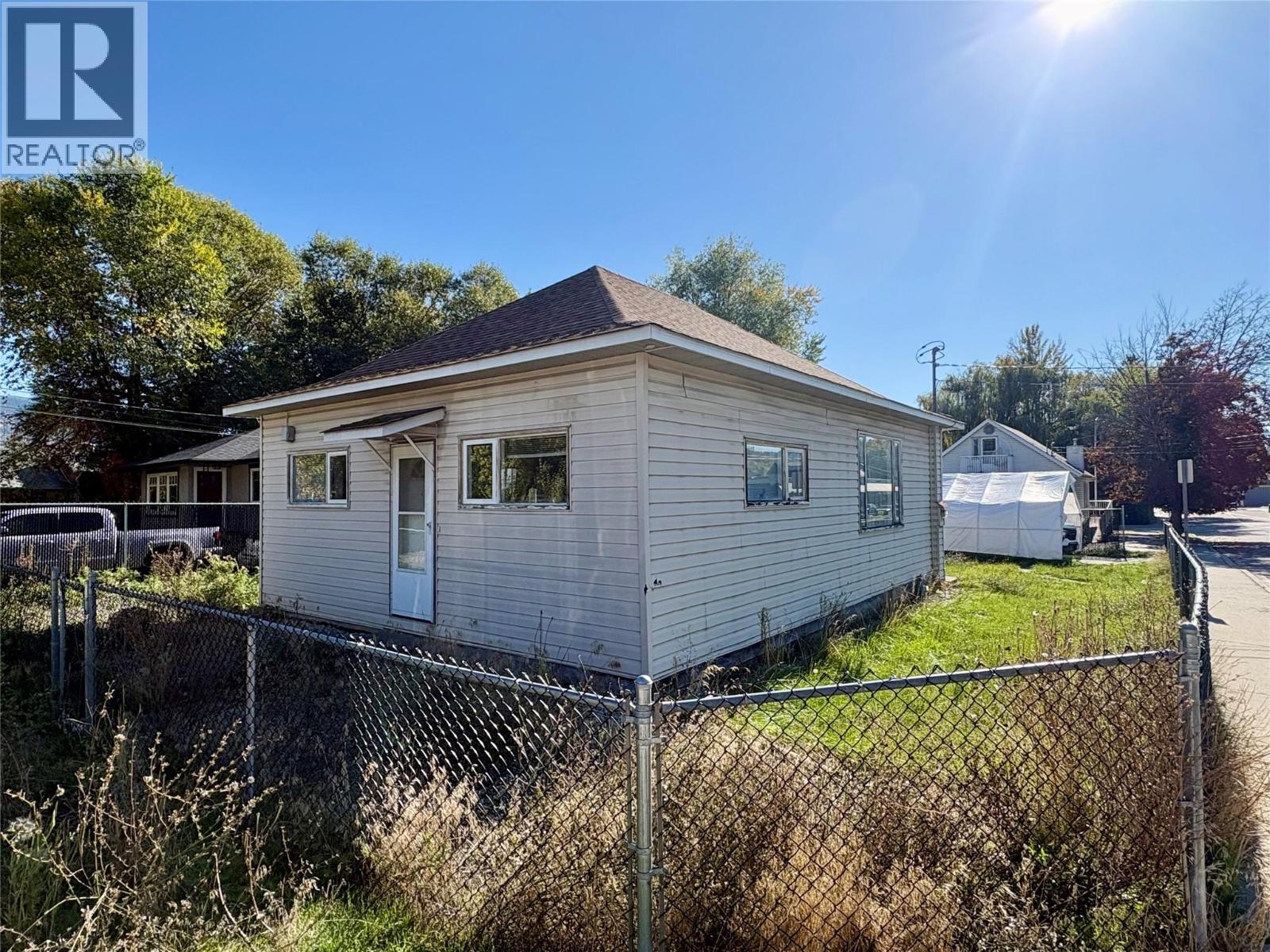 3211 35 Street - 4