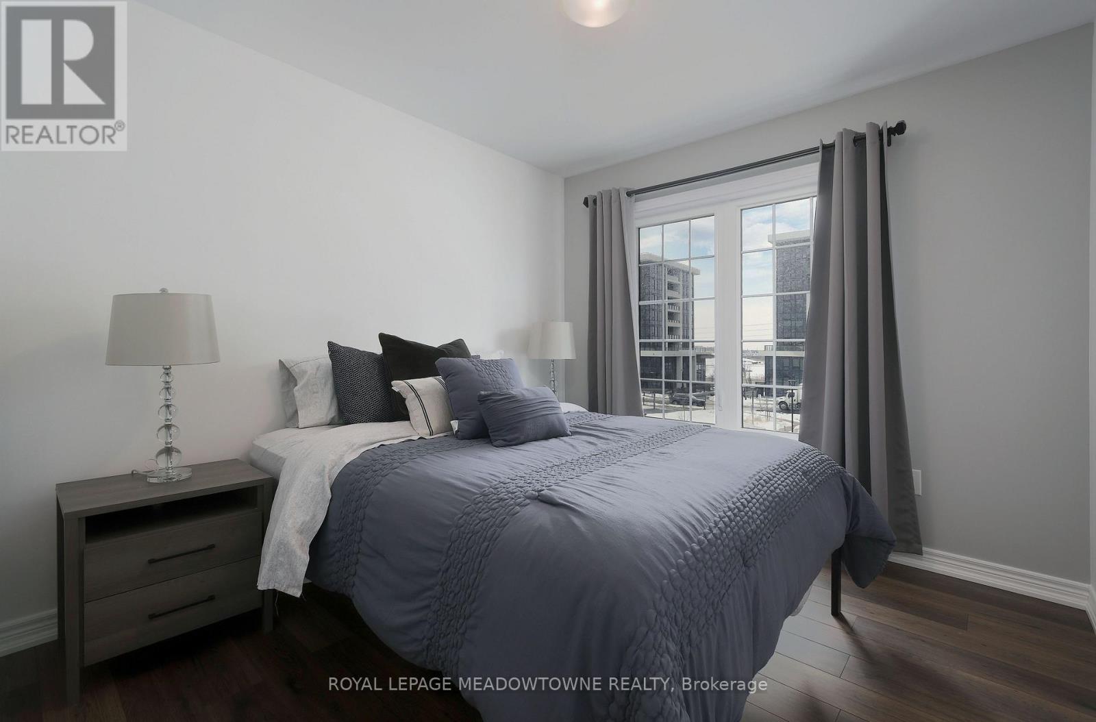 3215 William Coltson Avenue — photo 31