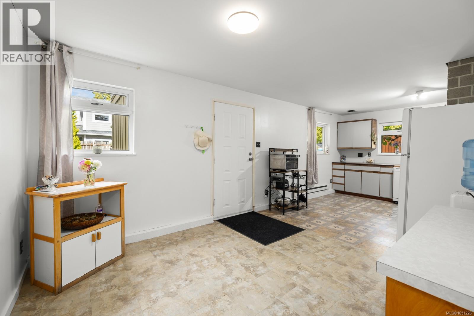  586 Normandy Road, Saanich