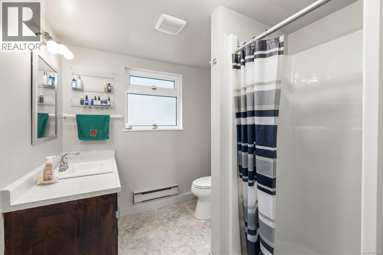  586 Normandy Road, Saanich