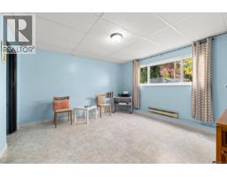 586 Normandy Rd, Saanich, BC V8Z3J2 Photo 32