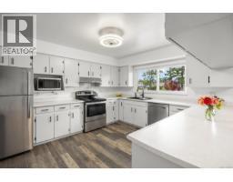 Kitchen - 586 Normandy Rd, Saanich, BC V8Z3J2 Photo 6