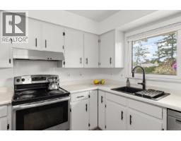 Laundry room - 586 Normandy Rd, Saanich, BC V8Z3J2 Photo 8