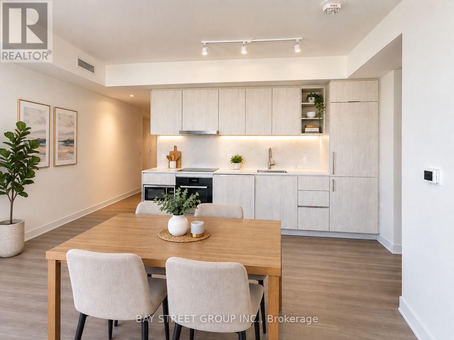 8 Wellesley Street West — photo 8