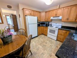 12 Tara-lee Cove, Winnipeg, MB R2G3A6 Photo 11