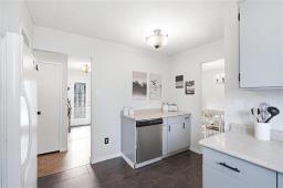 4pc Bathroom - 151 Dorge Drive, Winnipeg, MB R3V1M3 Photo 9