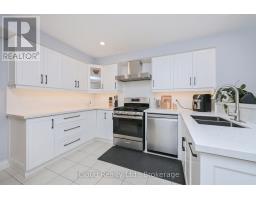 Living room - 141 Kenpark Avenue, Brampton, ON L6Z3J8 Photo 6