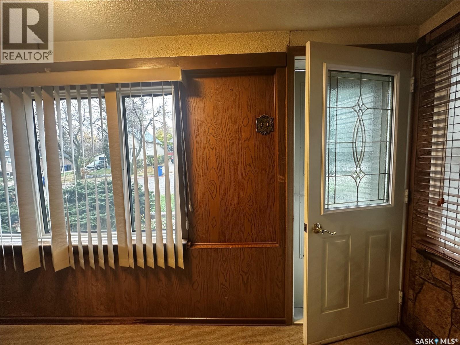 513 5th AVENUE SE, Weyburn — photo 3