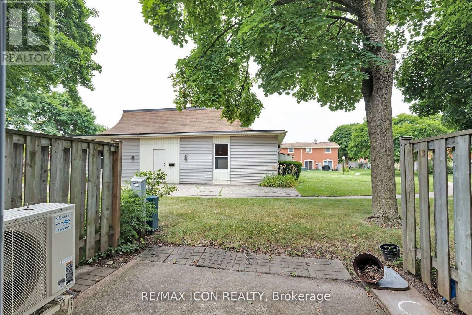 1090 Kipps Lane — photo 21