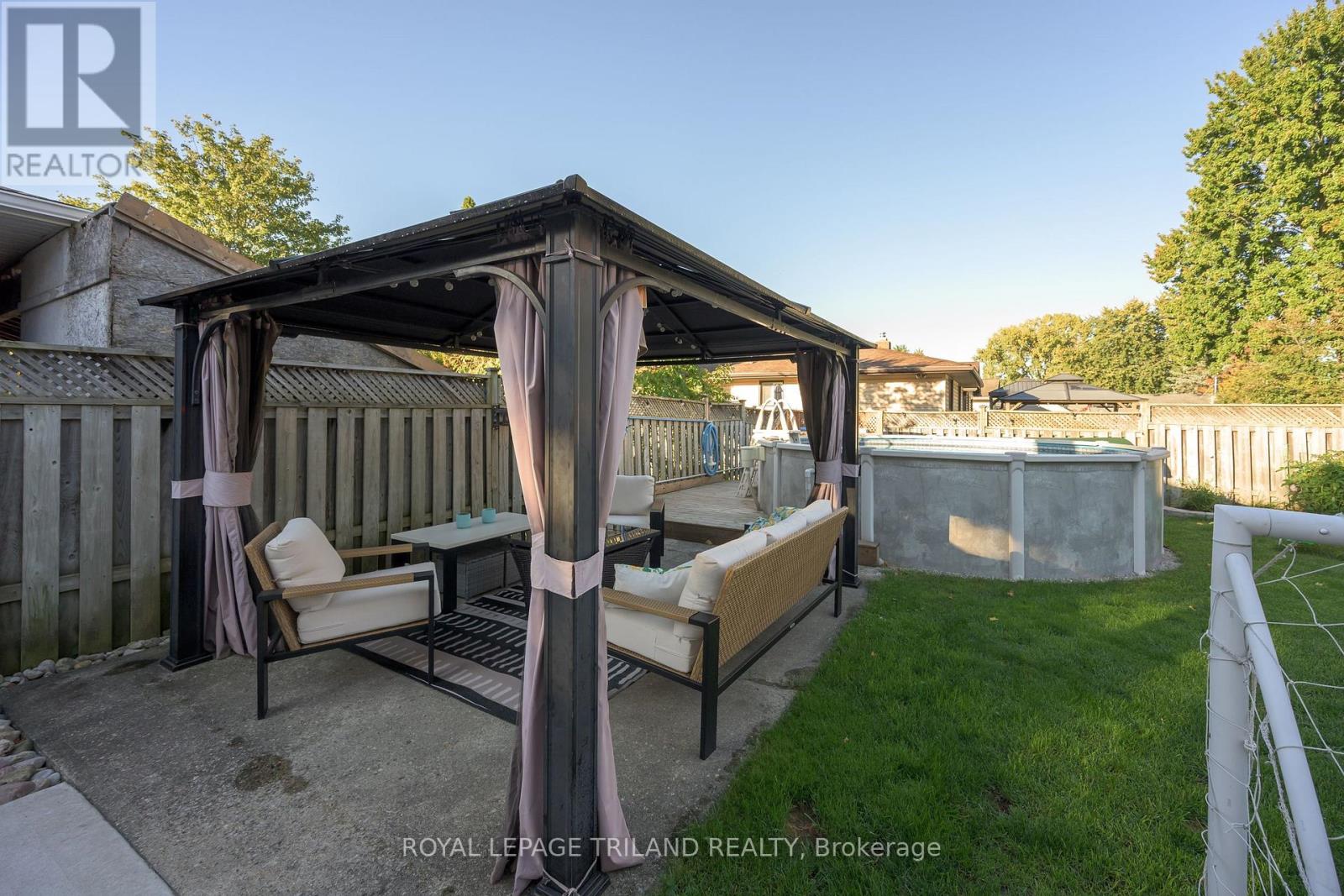 53 STROUD CRESCENT - 11