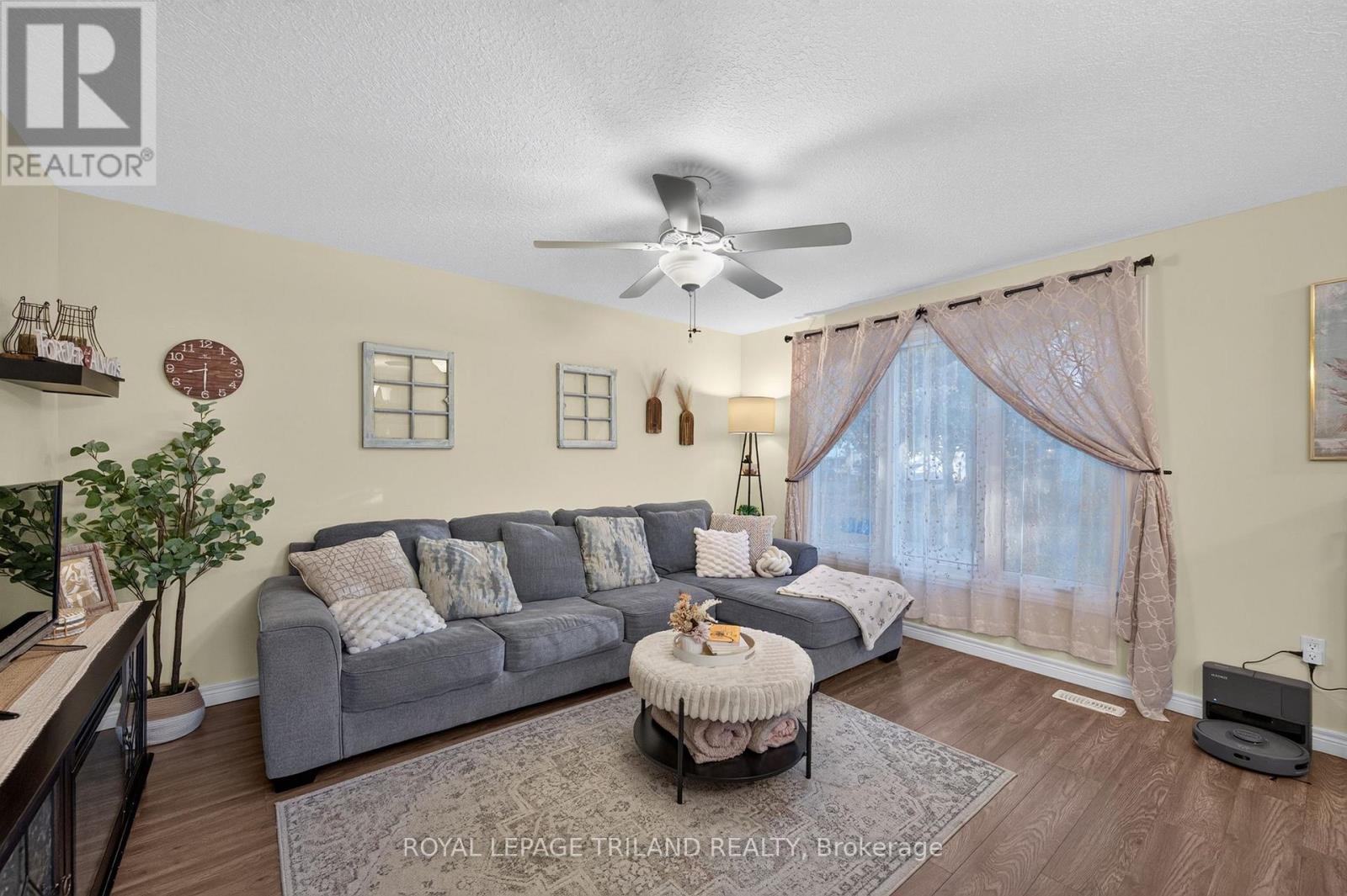 53 Stroud Crescent — photo 15
