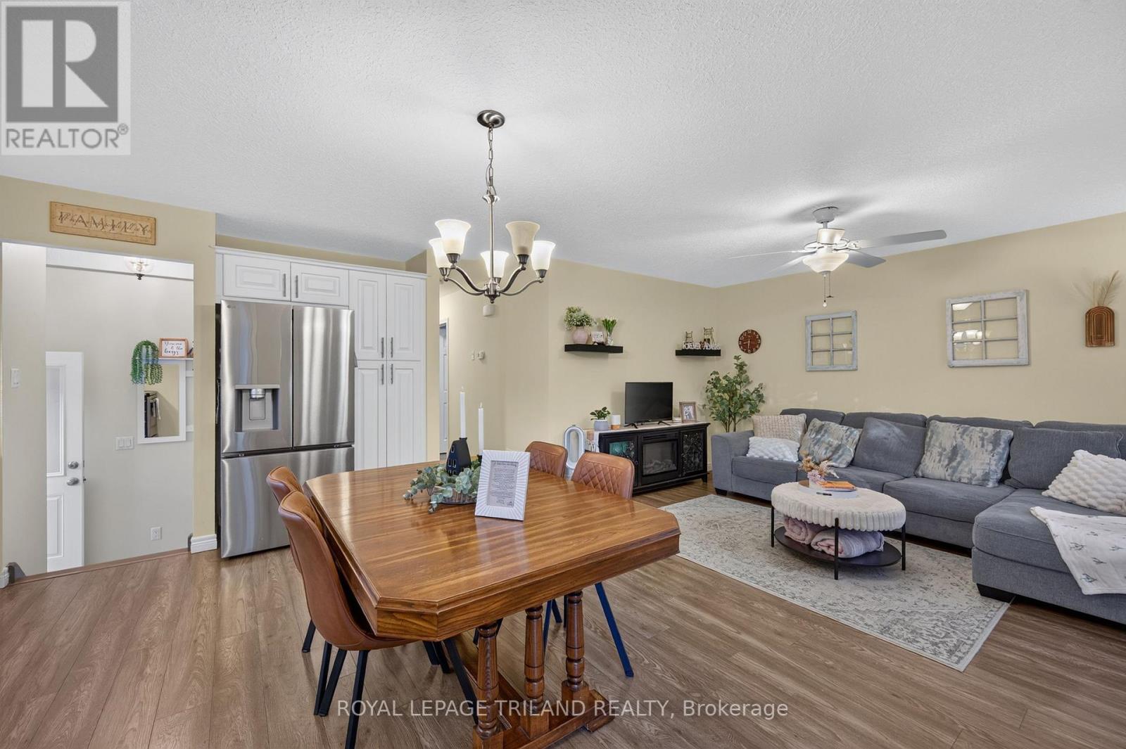 53 Stroud Crescent — photo 20