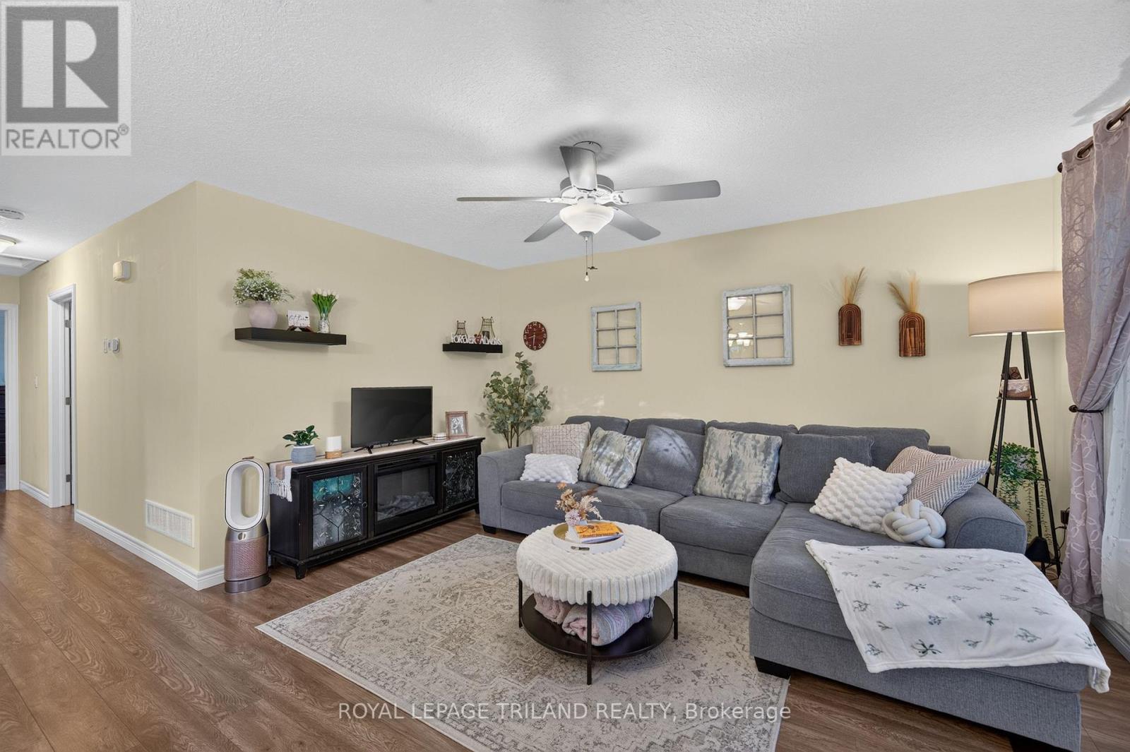 53 STROUD CRESCENT - 21