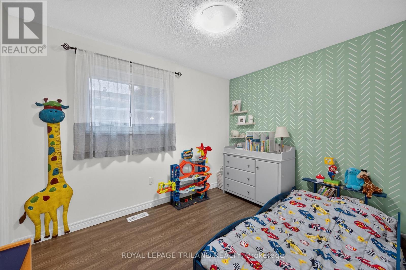 53 Stroud Crescent — photo 25