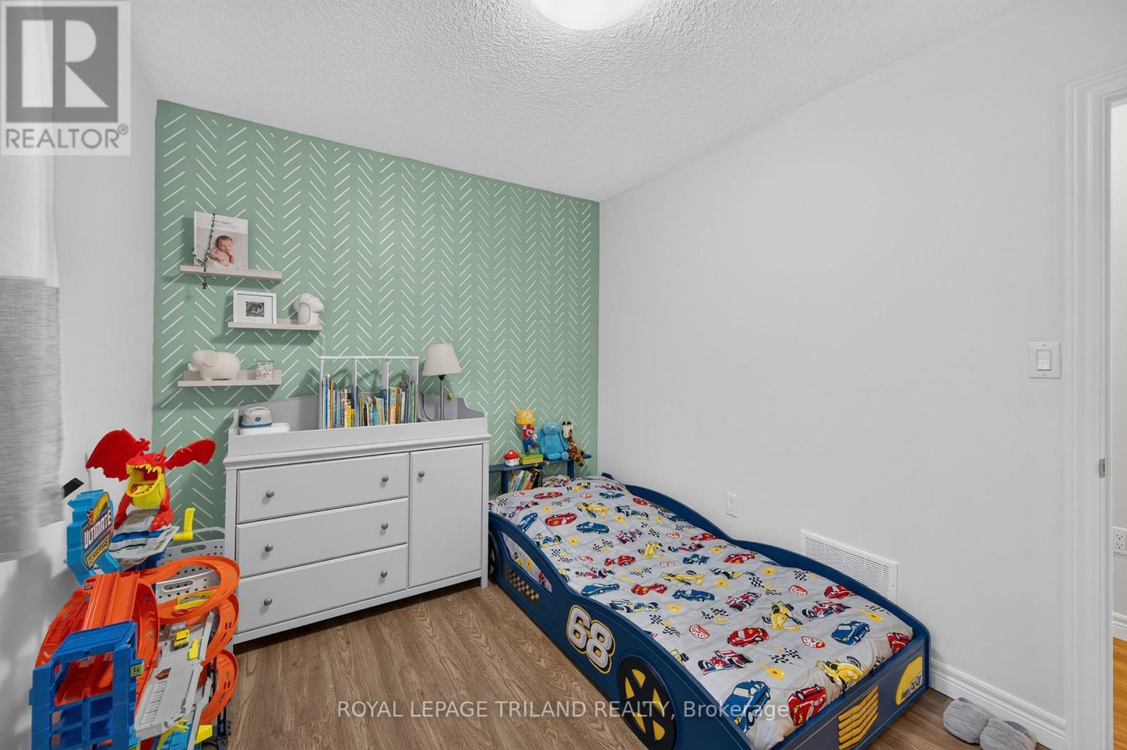 53 Stroud Crescent — photo 26