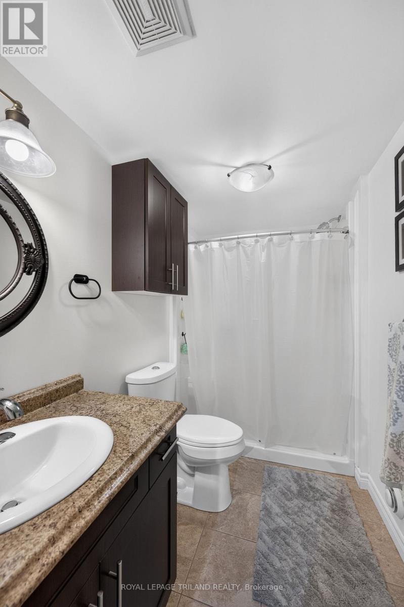 53 Stroud Crescent — photo 35