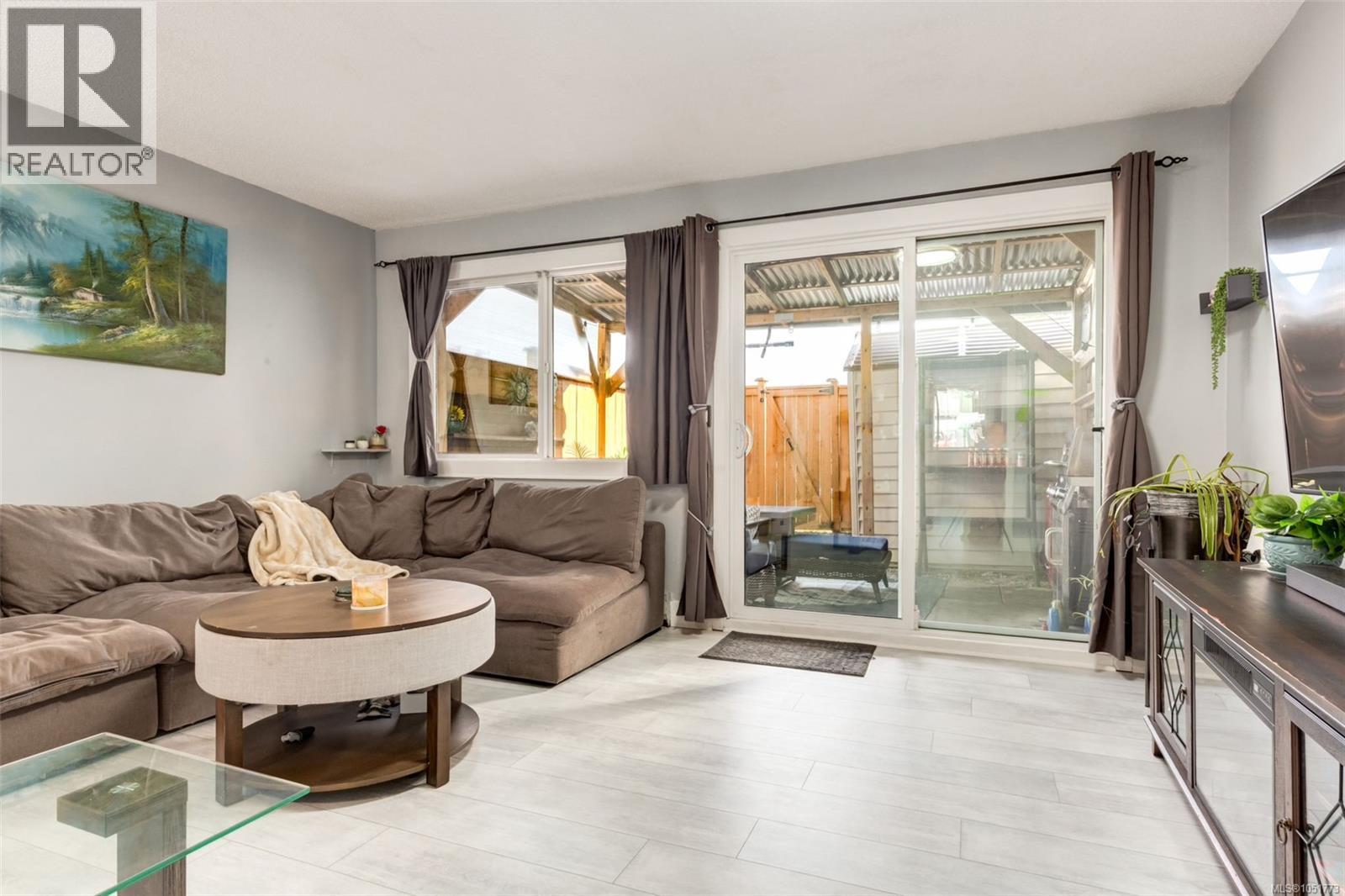#12 285 Harewood Rd - 1