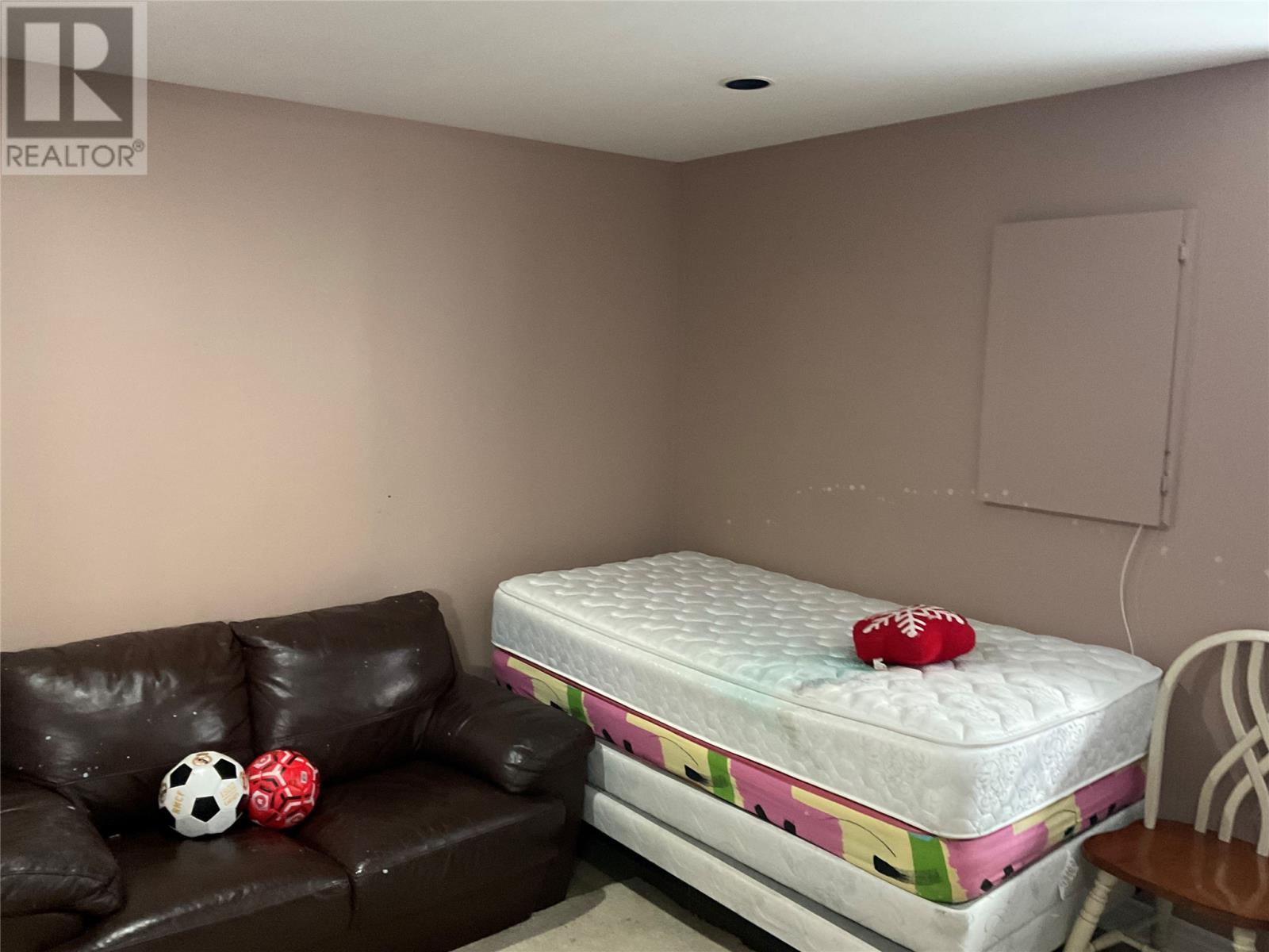 11 Harp Place - 13