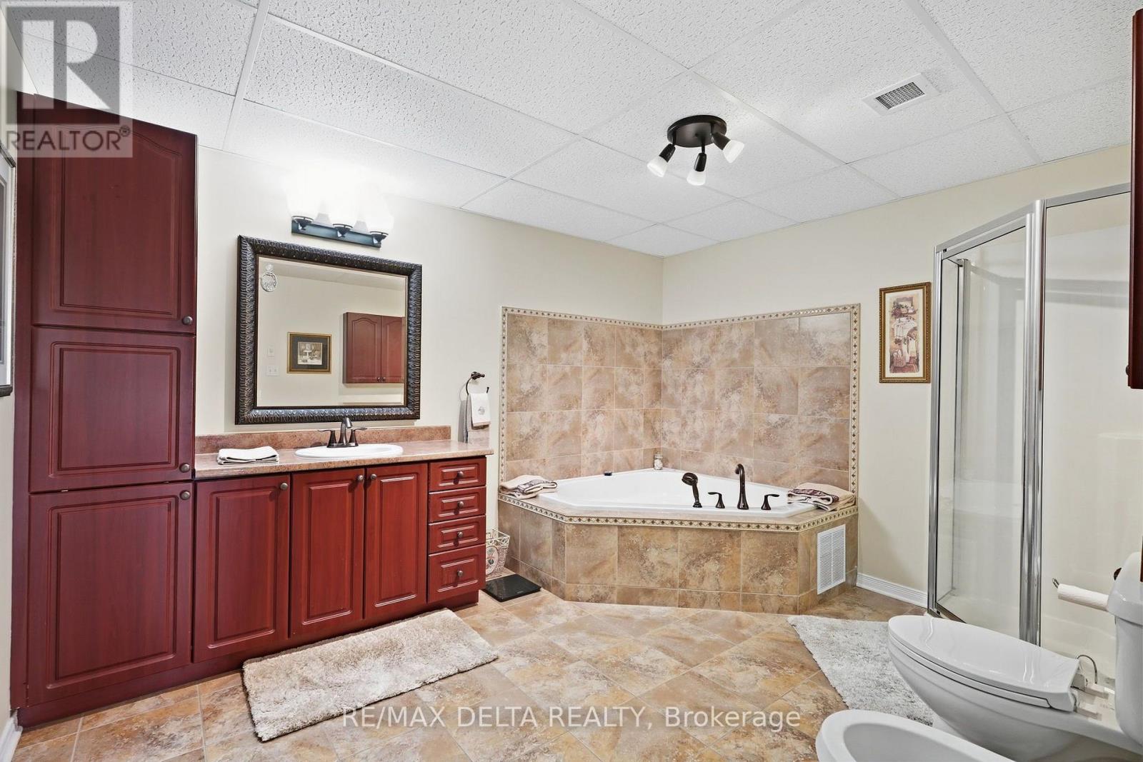2360 Albert Street — photo 21