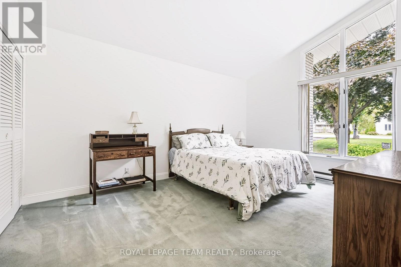 2027 Dundas Street — photo 18