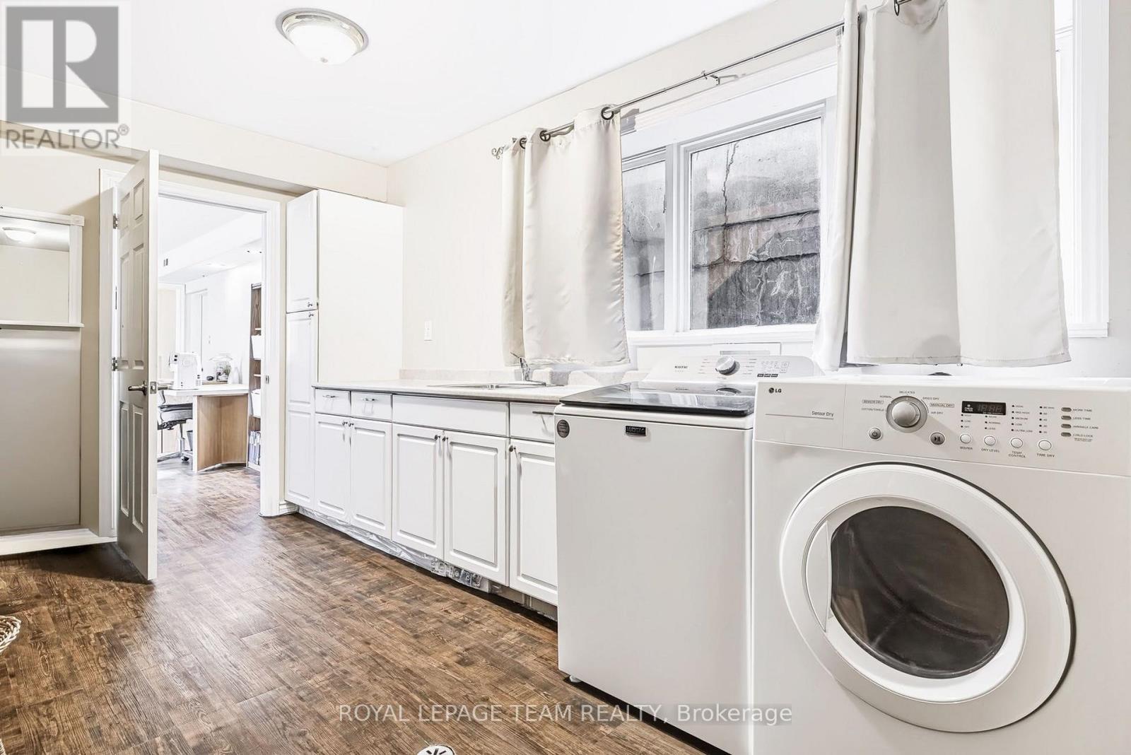 2027 Dundas Street — photo 31