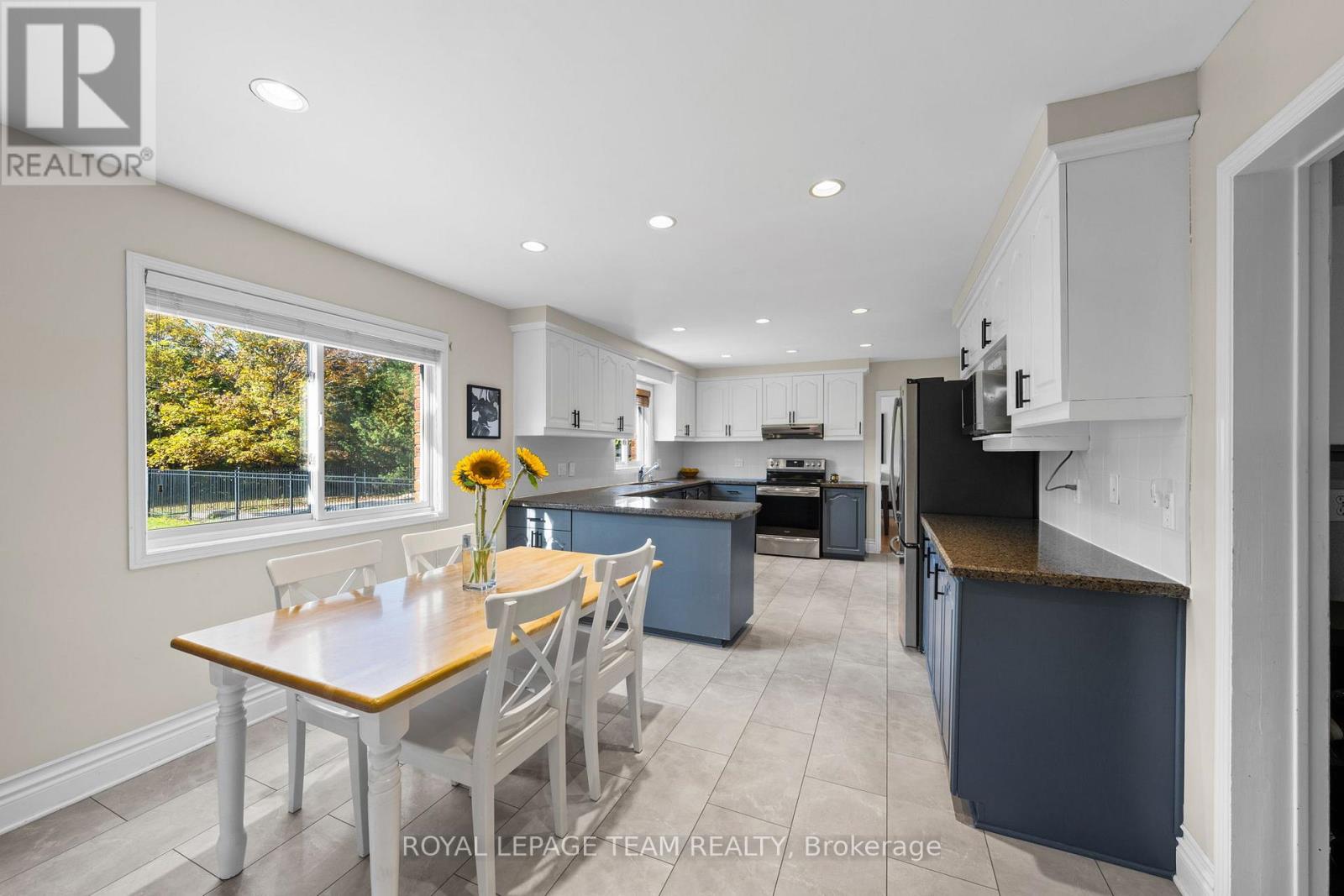 1366 Cornfield Crescent — photo 16